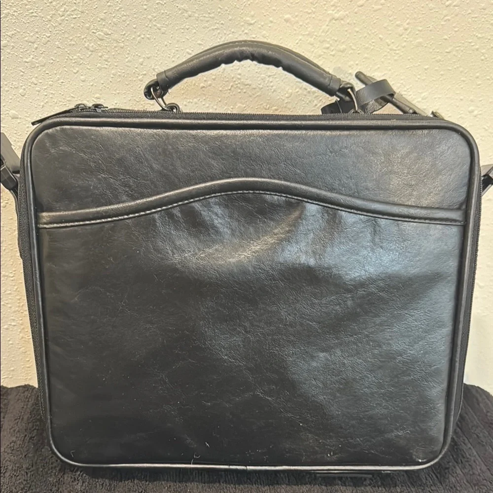 Black Leather Laptop Bag with Sturdy Handle and Flap Closure - Picture 12 of 12